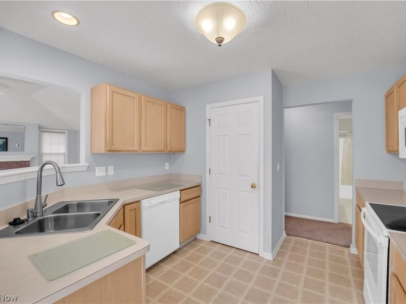 18376 Woodhaven Drive, Strongsville, OH 44149 Photo 17