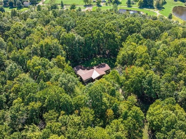 2038 Oldtown Valley Road SE, New Philadelphia, OH 44663