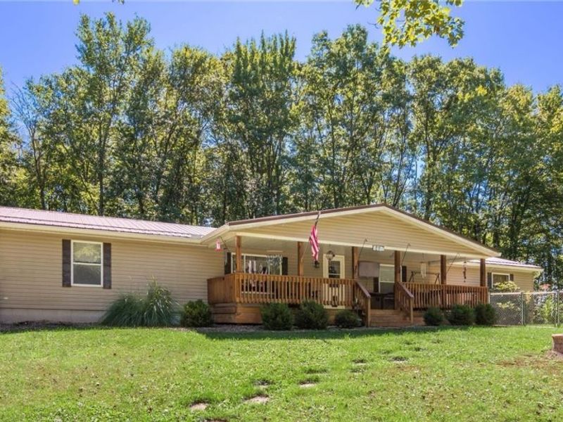 2038 Oldtown Valley Road SE, New Philadelphia, OH 44663 Photo 2