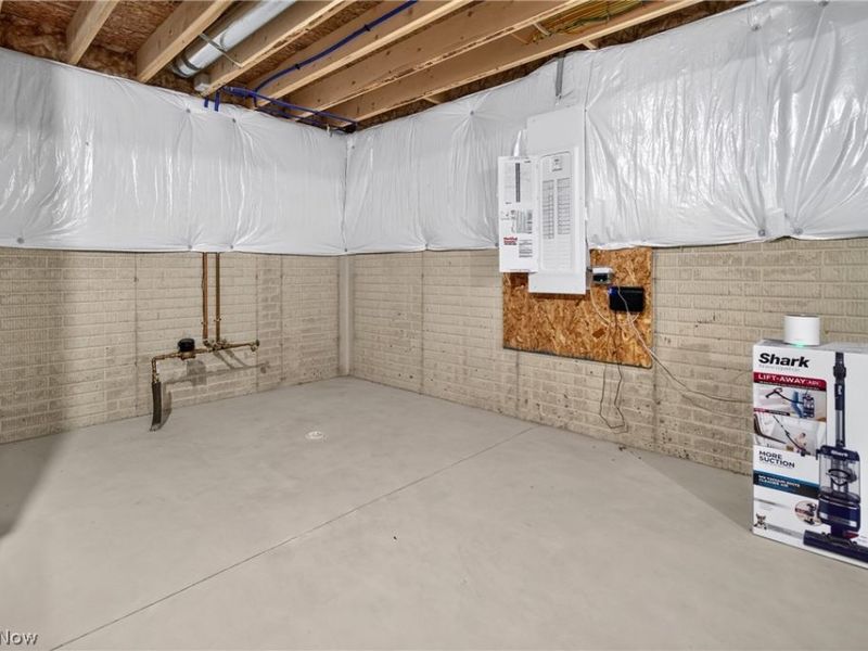 752 Hampshire Court, Amherst, OH 44001 Photo 42