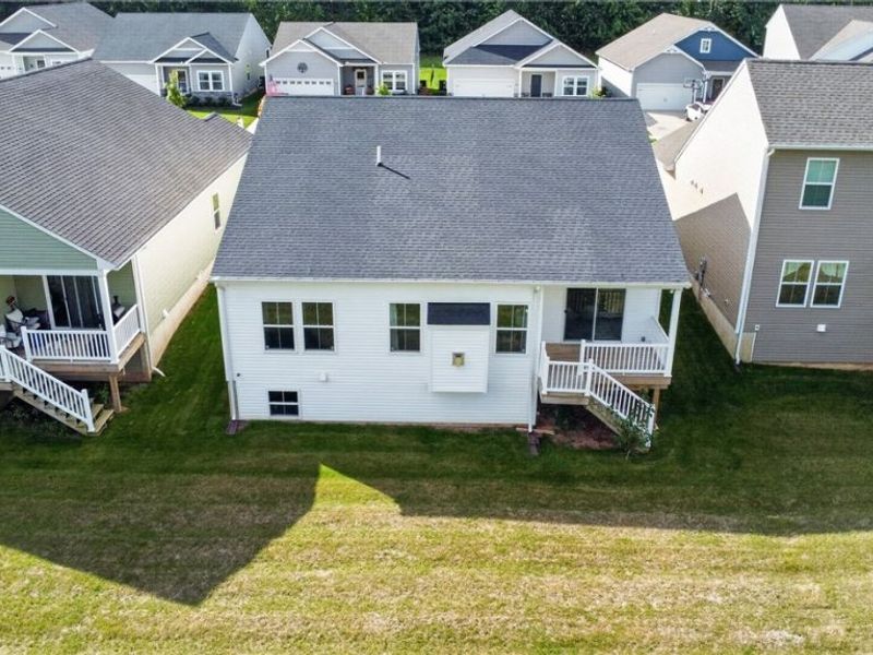 752 Hampshire Court, Amherst, OH 44001 Photo 5