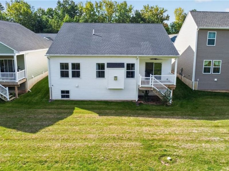 752 Hampshire Court, Amherst, OH 44001 Photo 6