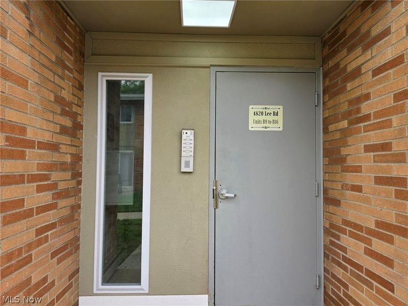4820 Lee Road, Unit B15, Cleveland, OH 44128 Photo 2