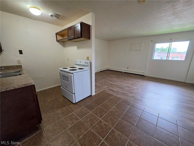 4820 Lee Road, Unit B15, Cleveland, OH 44128 Photo 6