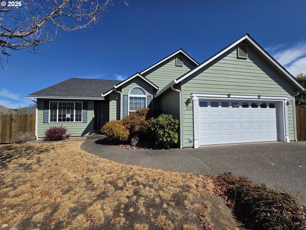 204 GREYFOX DR, Sutherlin, OR 97479