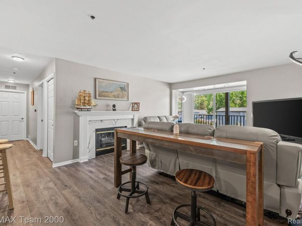 37522 Jefferson Avenue , Unit 102, Harrison Township, Mi 48045