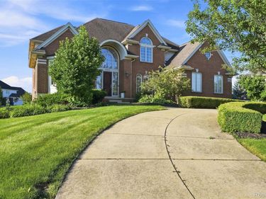 3603 N Century Oak Circle, Oakland Township, Mi 48363