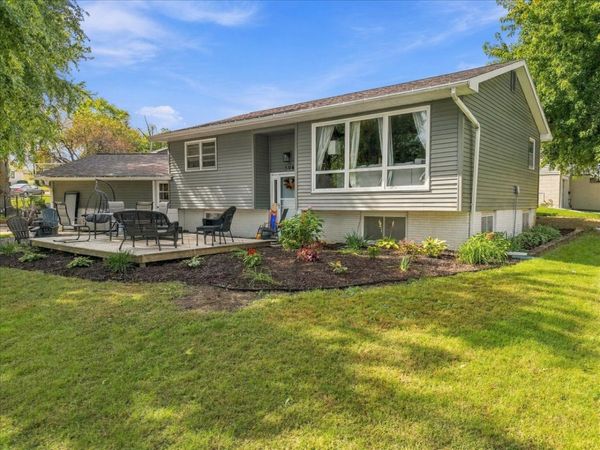 504 30th Avenue , Clinton, IA 52732