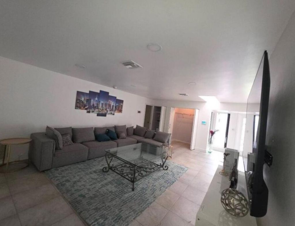 690 NW 68th Avenue, Plantation, FL 33317 Photo
