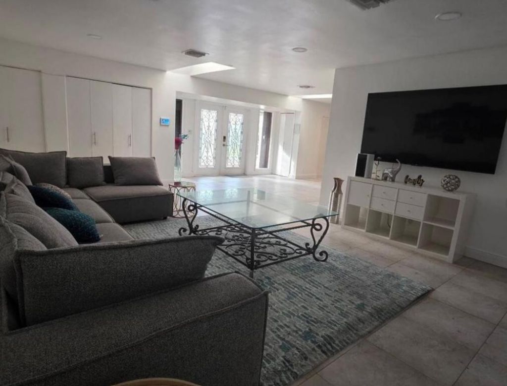 690 NW 68th Avenue, Plantation, FL 33317 Photo