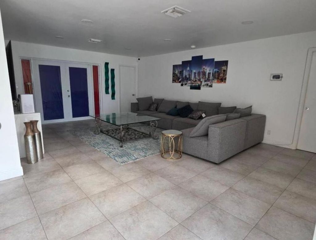 690 NW 68th Avenue, Plantation, FL 33317 Photo