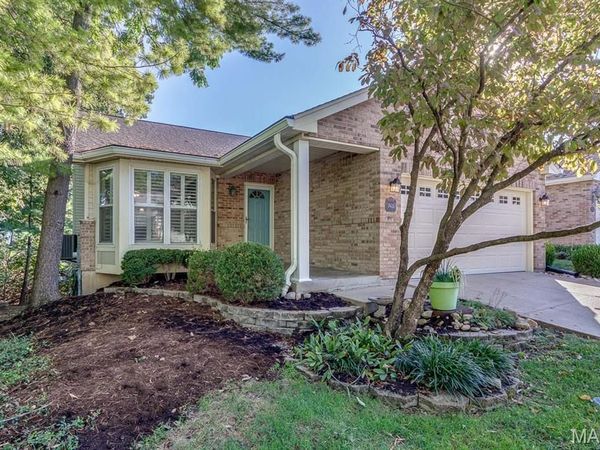 7421 Kenrick Pointe Drive , Shrewsbury, MO 63119
