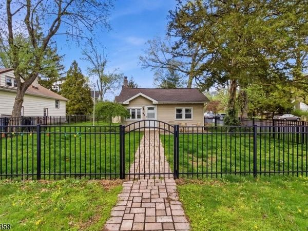 86 Hiawatha Blvd, Parsippany-Troy Hills, NJ 07034