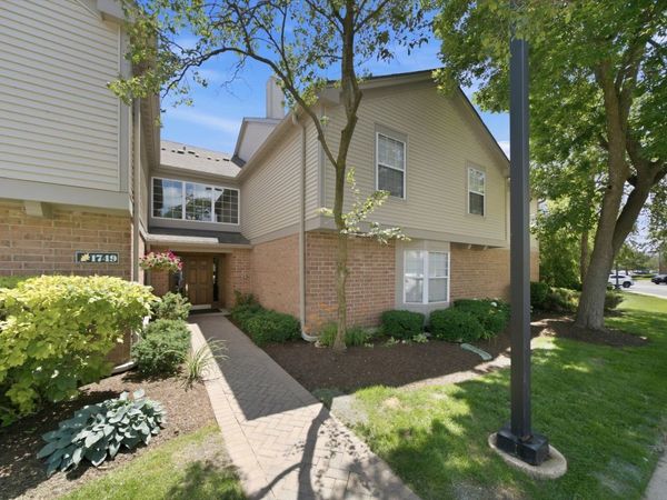 1749 Eastwood Court , Unit 6, Schaumburg, IL 60195