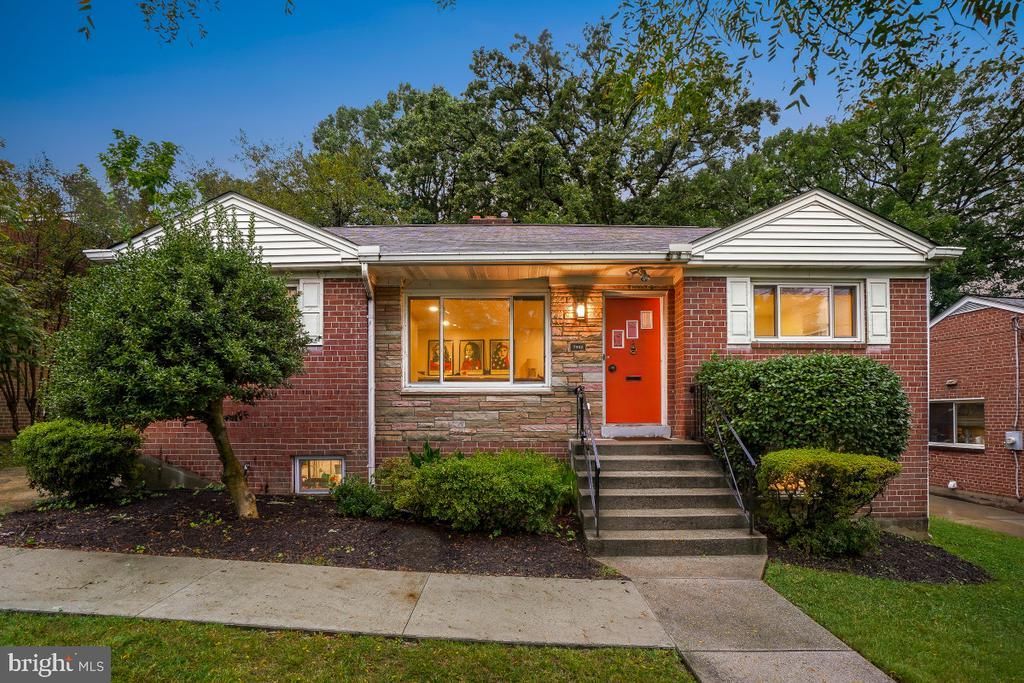 7902 GLENSIDE DRIVE , TAKOMA PARK, MD 20912