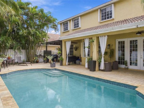 447 Cambridge Dr, Weston, FL 33326