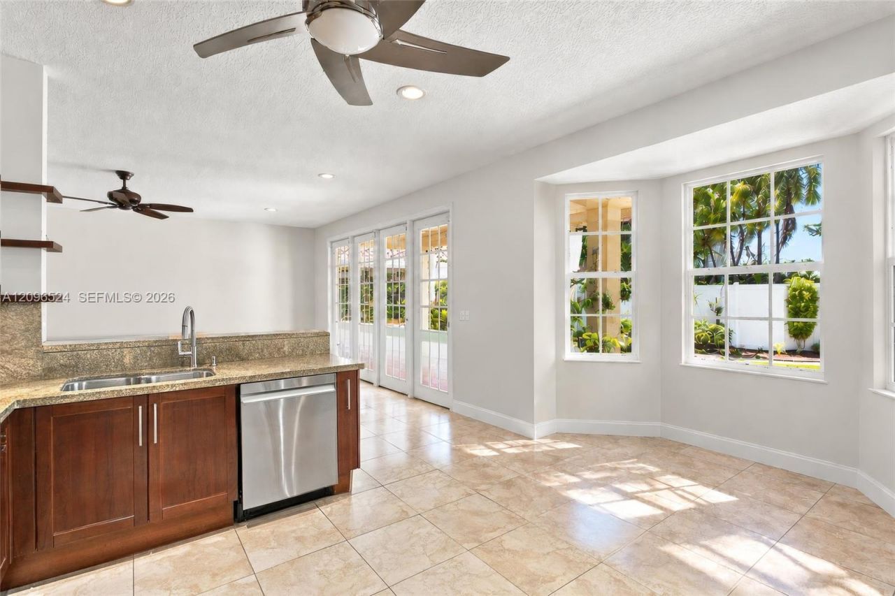 447 Cambridge Dr, Weston, FL 33326 Photo