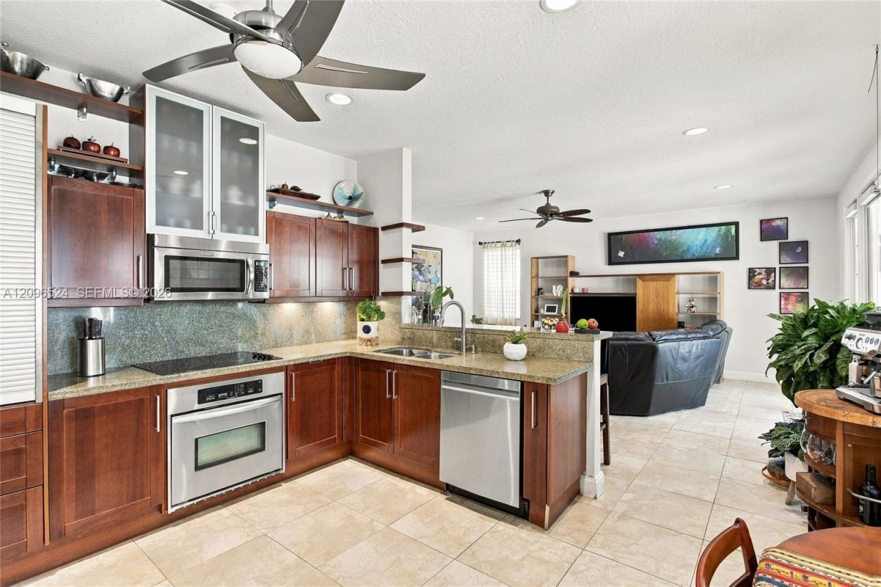447 Cambridge Dr, Weston, FL 33326 Photo