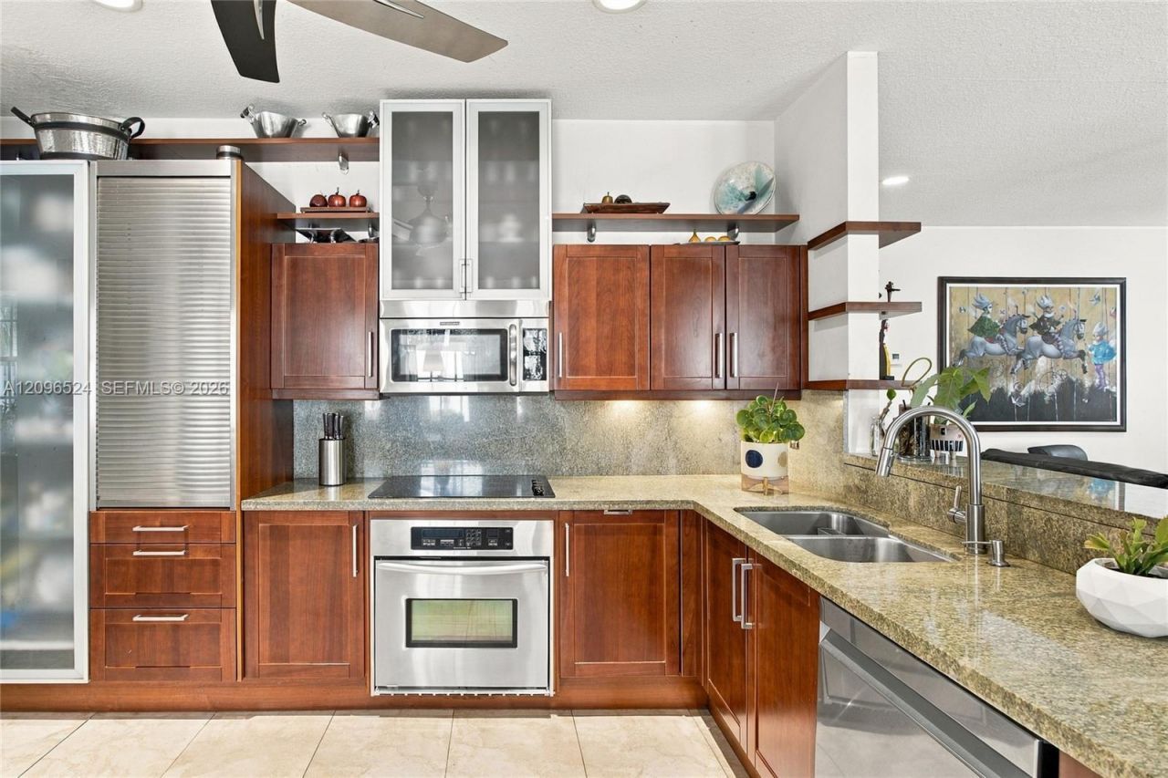 447 Cambridge Dr, Weston, FL 33326 Photo