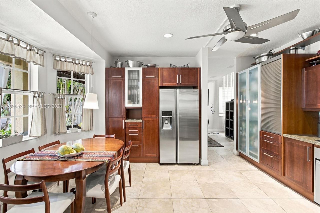 447 Cambridge Dr, Weston, FL 33326 Photo