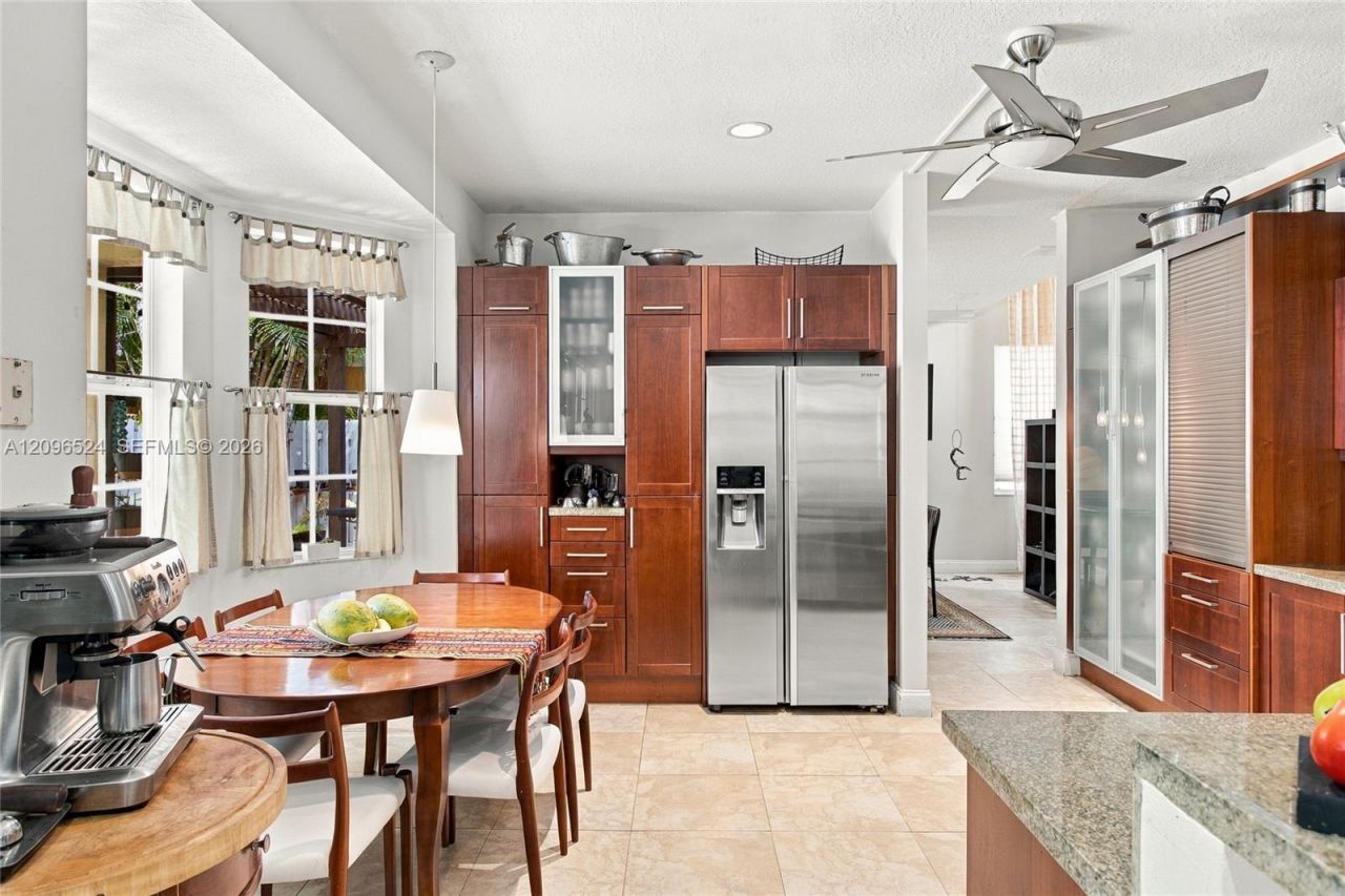 447 Cambridge Dr, Weston, FL 33326 Photo