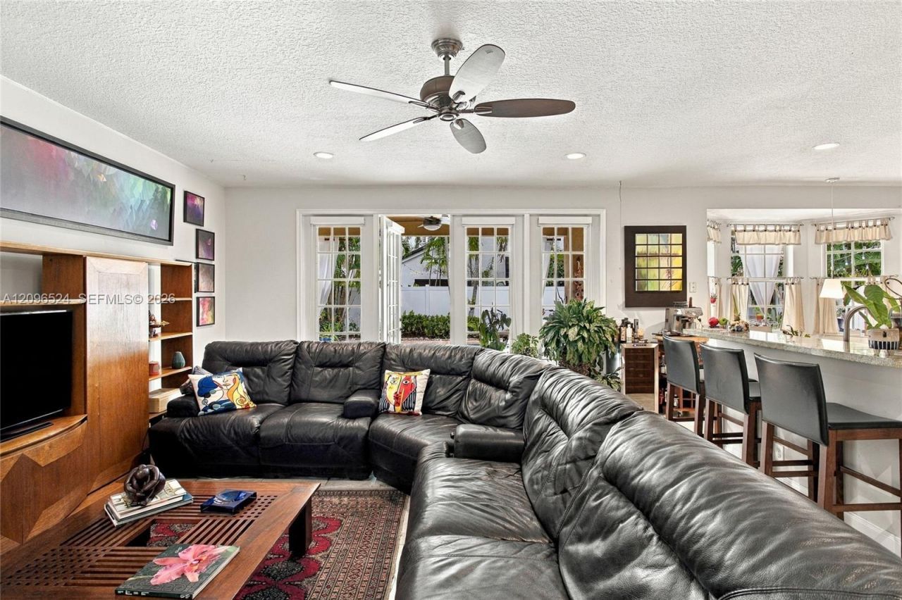 447 Cambridge Dr, Weston, FL 33326 Photo