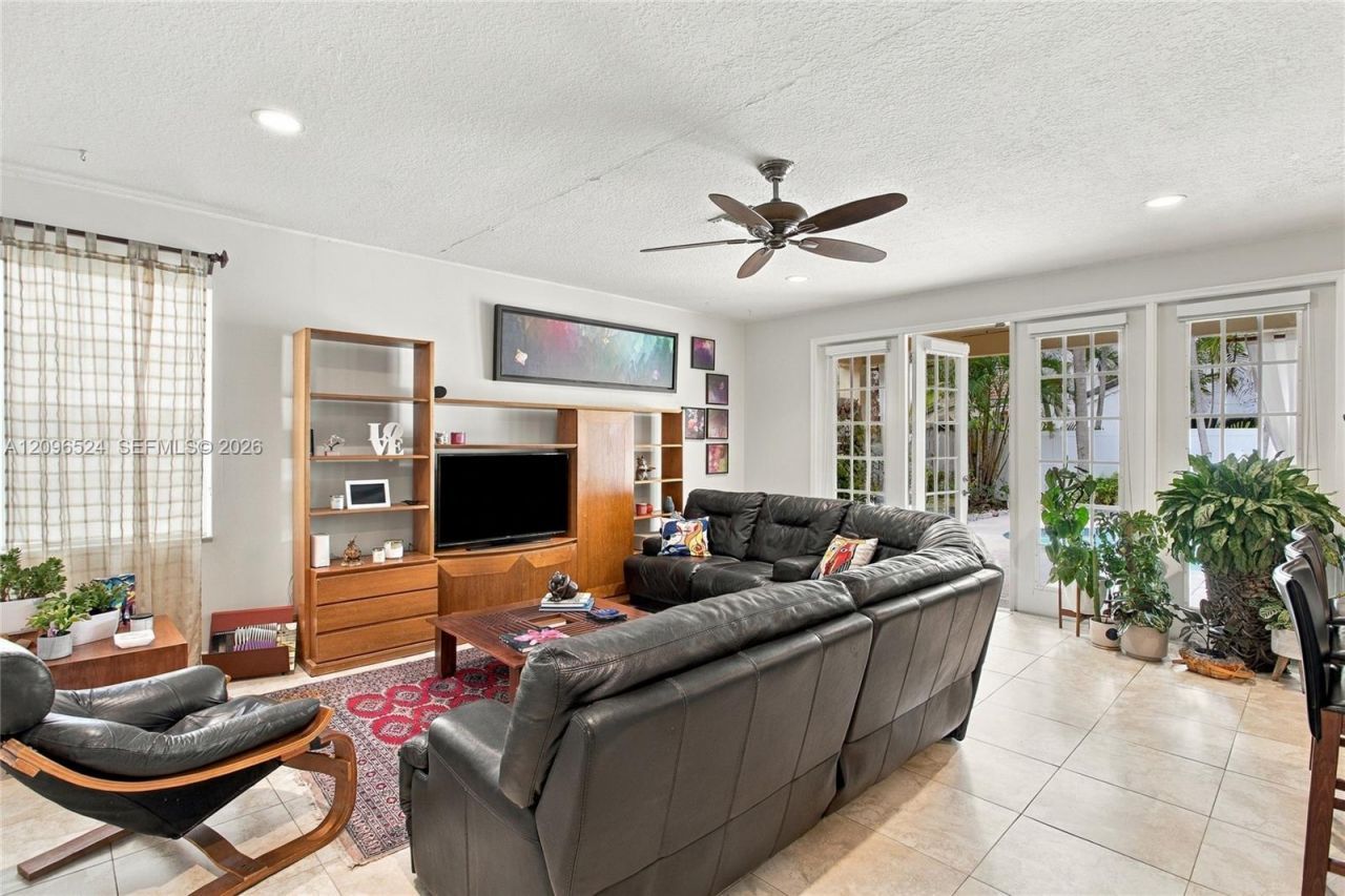 447 Cambridge Dr, Weston, FL 33326 Photo