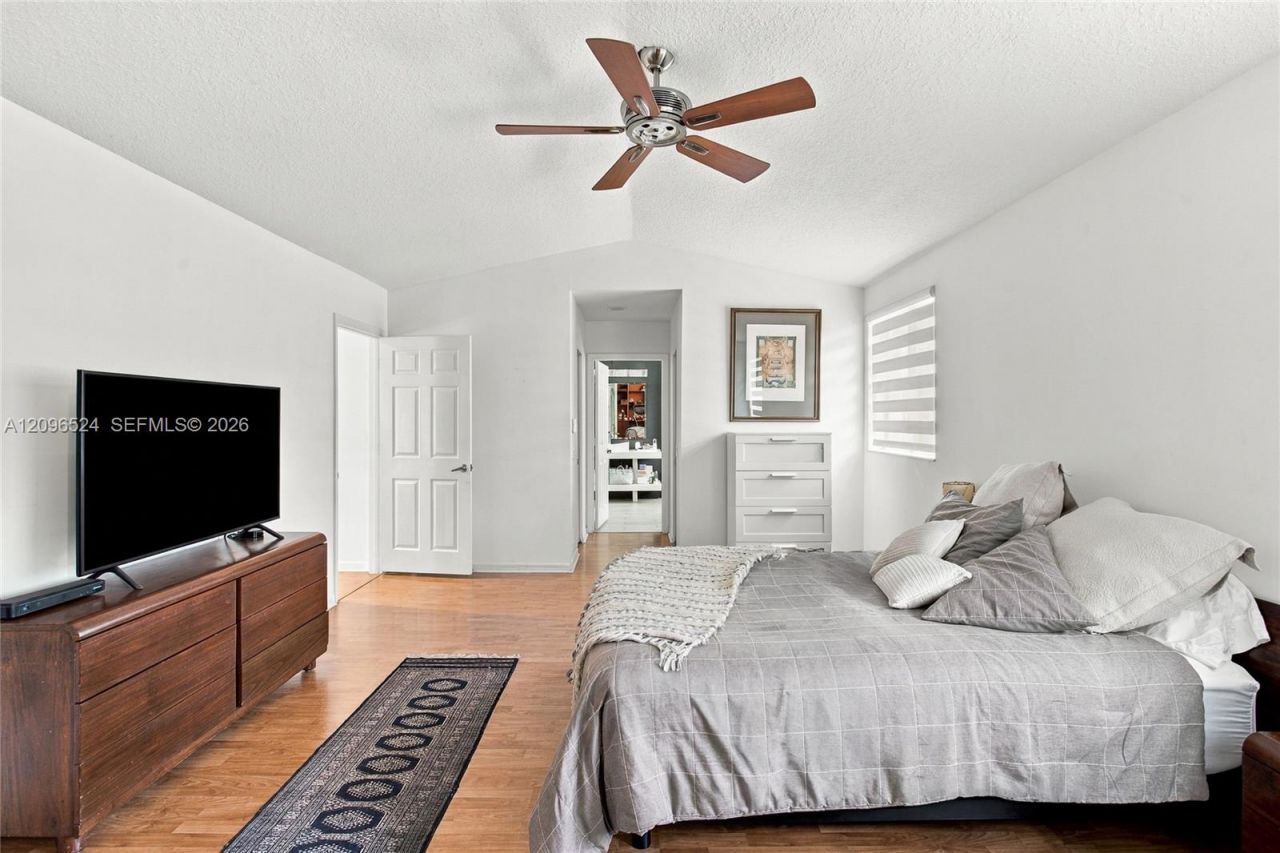447 Cambridge Dr, Weston, FL 33326 Photo