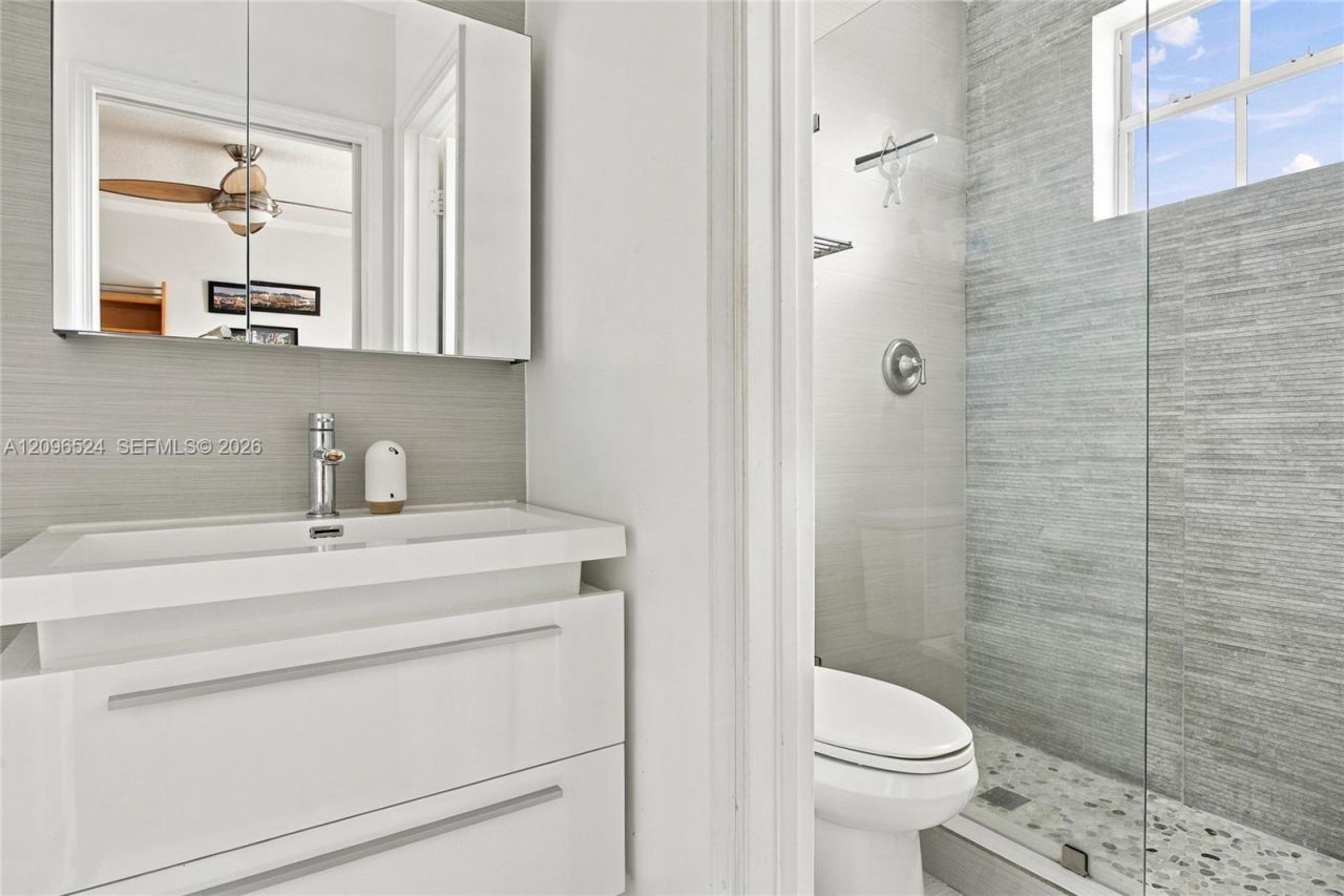 447 Cambridge Dr, Weston, FL 33326 Photo
