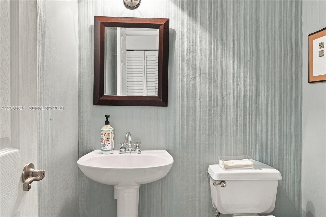 447 Cambridge Dr, Weston, FL 33326 Photo