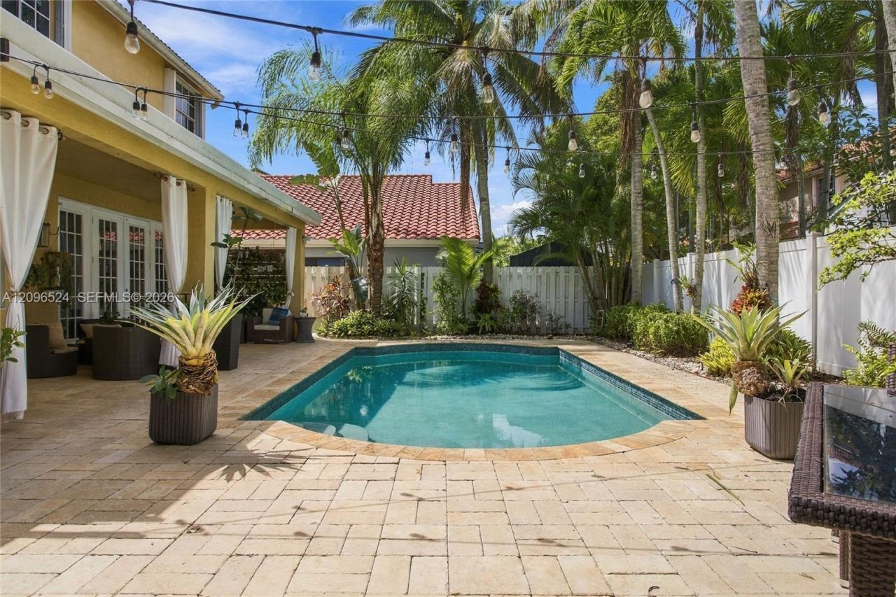 447 Cambridge Dr, Weston, FL 33326 Photo