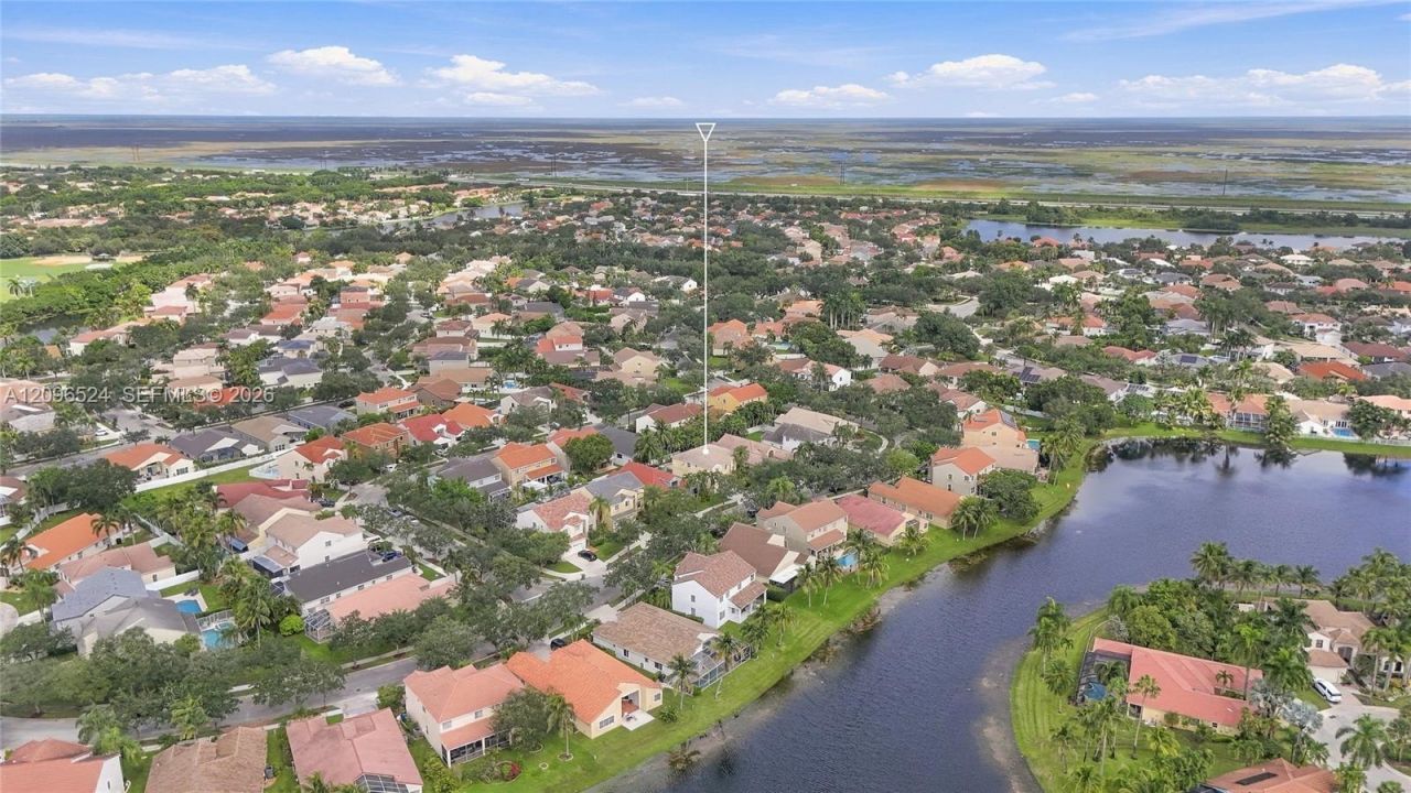 447 Cambridge Dr, Weston, FL 33326 Photo