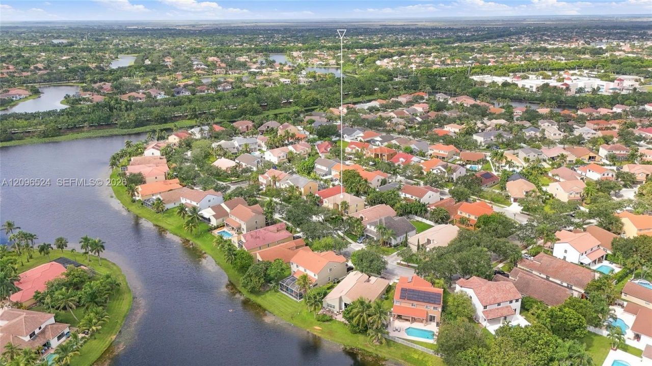 447 Cambridge Dr, Weston, FL 33326 Photo