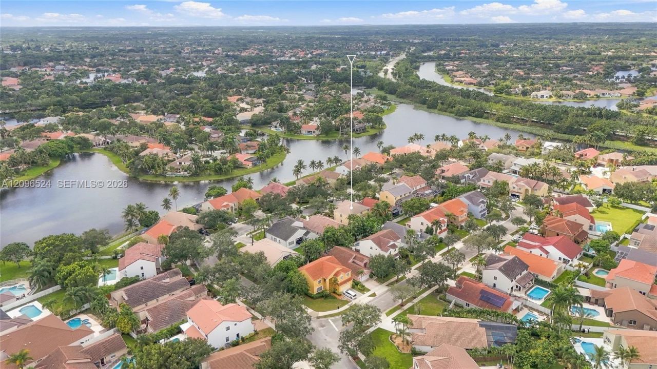 447 Cambridge Dr, Weston, FL 33326 Photo