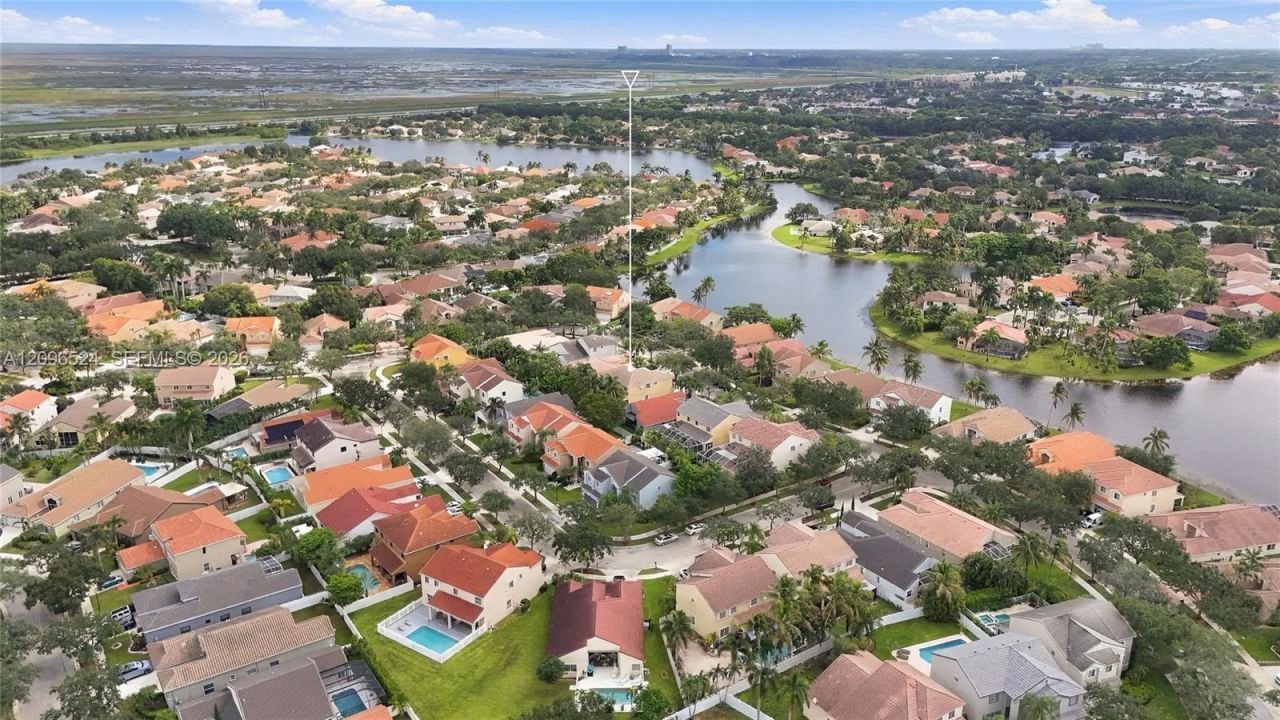 447 Cambridge Dr, Weston, FL 33326 Photo