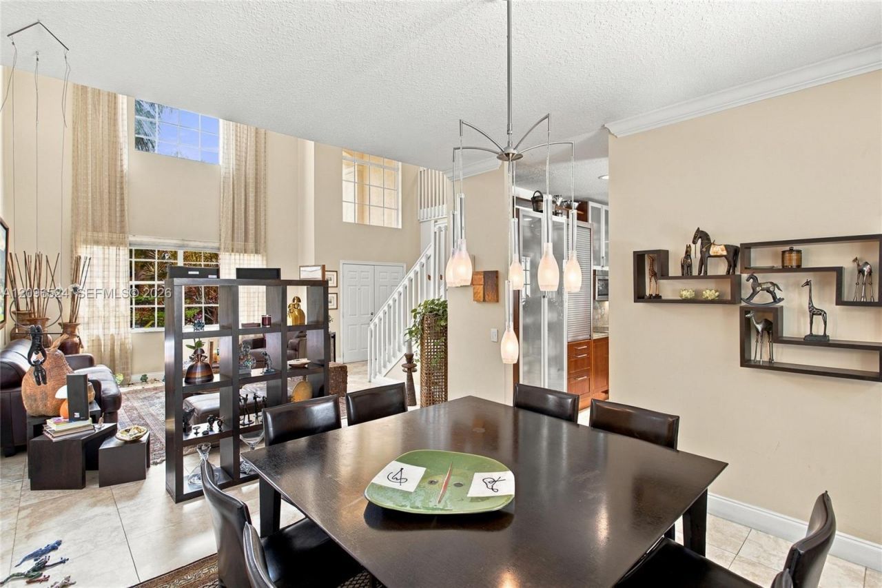447 Cambridge Dr, Weston, FL 33326 Photo