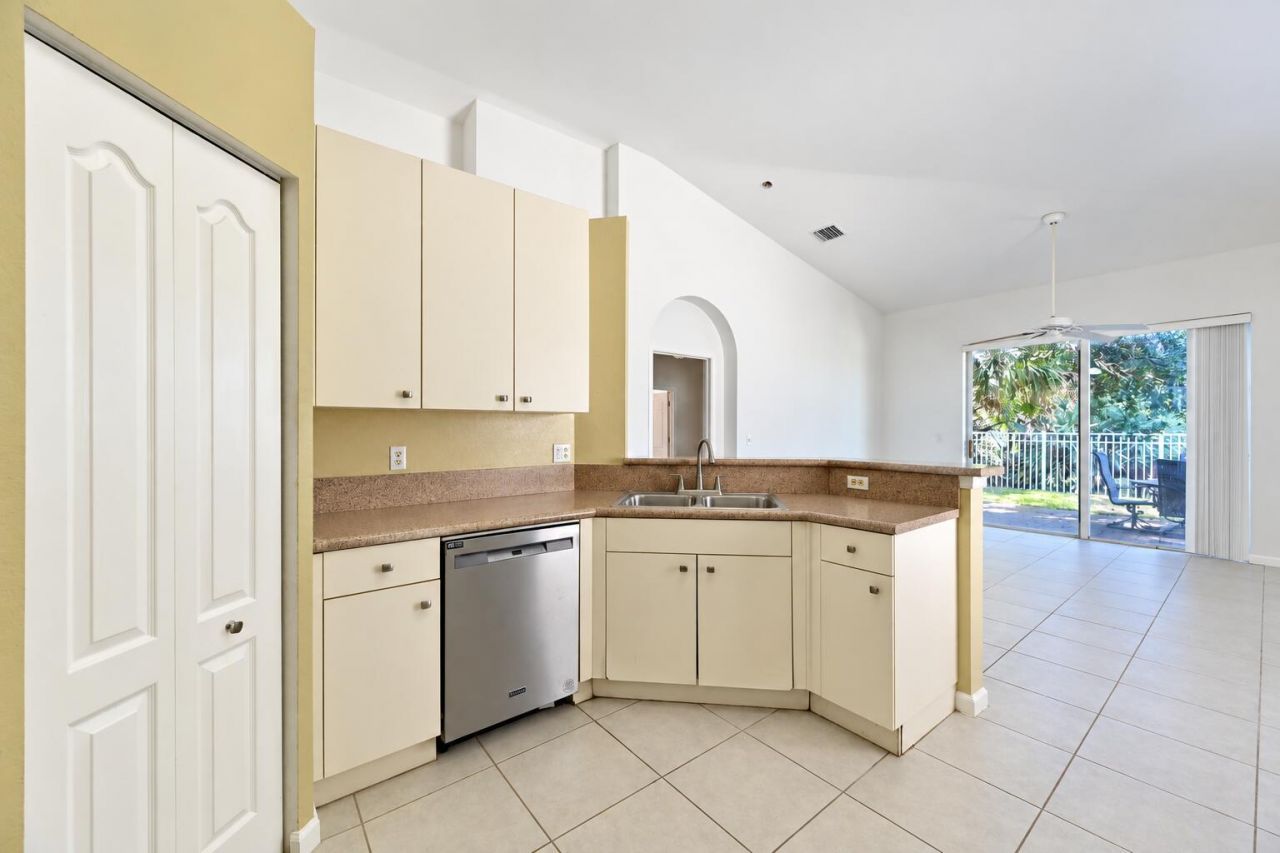 6128 Spring Lake Terrace, Fort Pierce, FL 34951 Photo