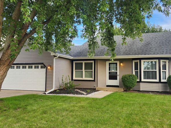 304 S Cross Trail , McHenry, IL 60050