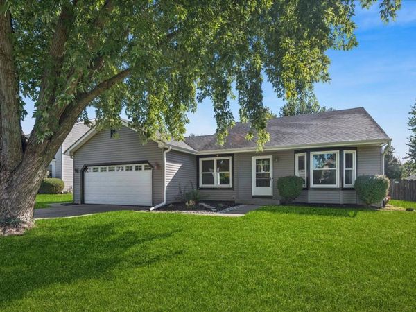 304 S Cross Trail, McHenry, IL 60050