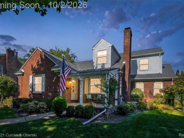 1438 Hawthorne Road, Grosse Pointe Woods, Mi 48236