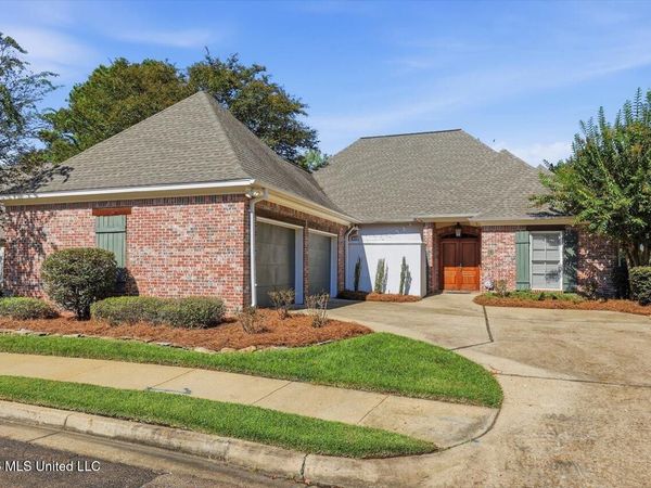 3 Waterford Place, Jackson, MS 39211