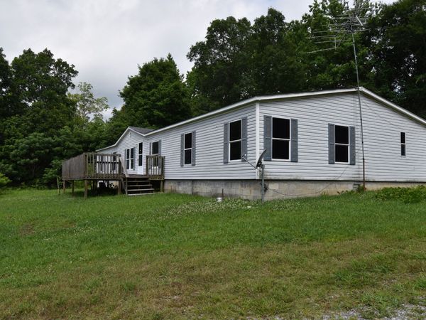 2153 Broome Rd , Palmyra, TN 37142