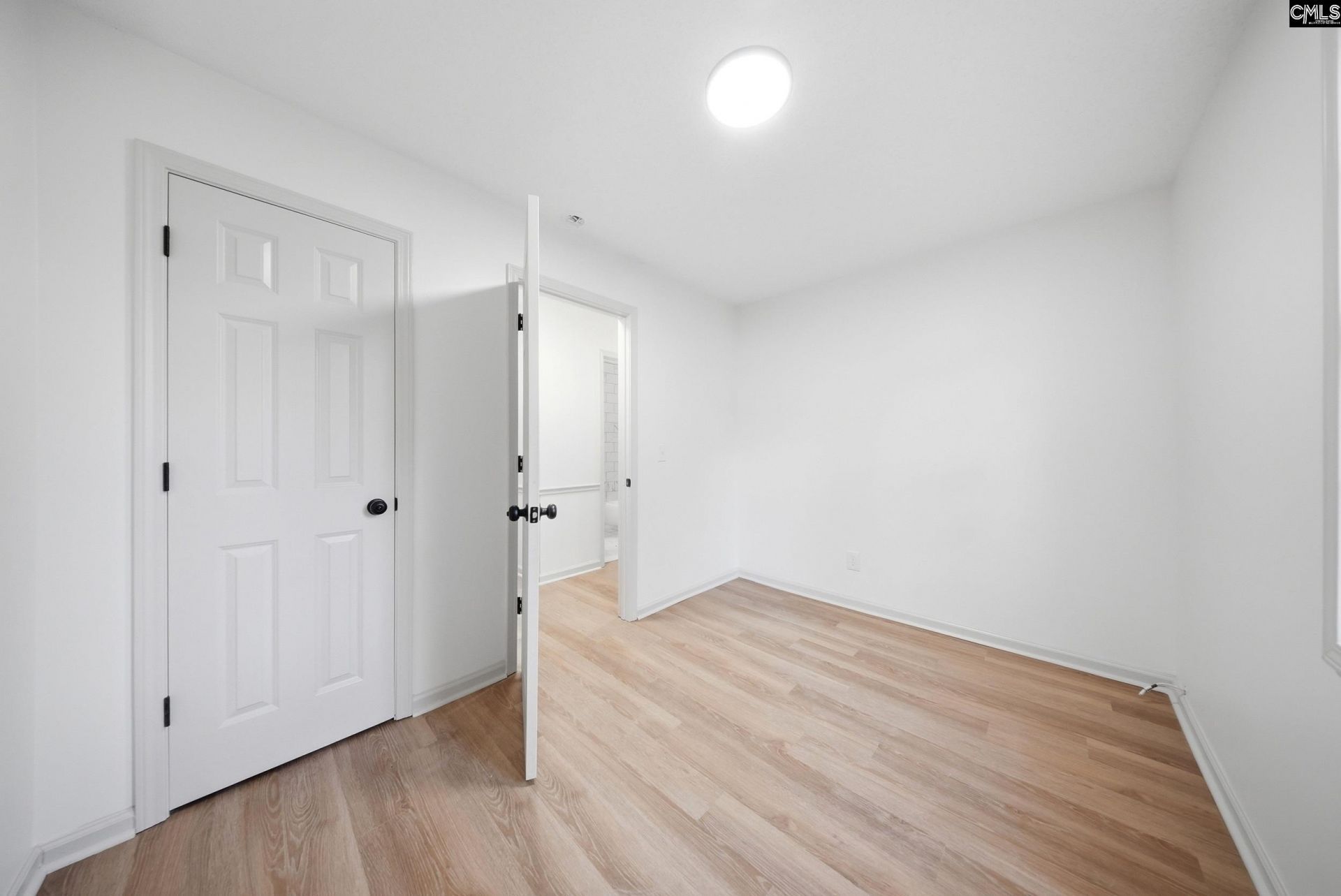 725a Cambridge Lane Photo 14