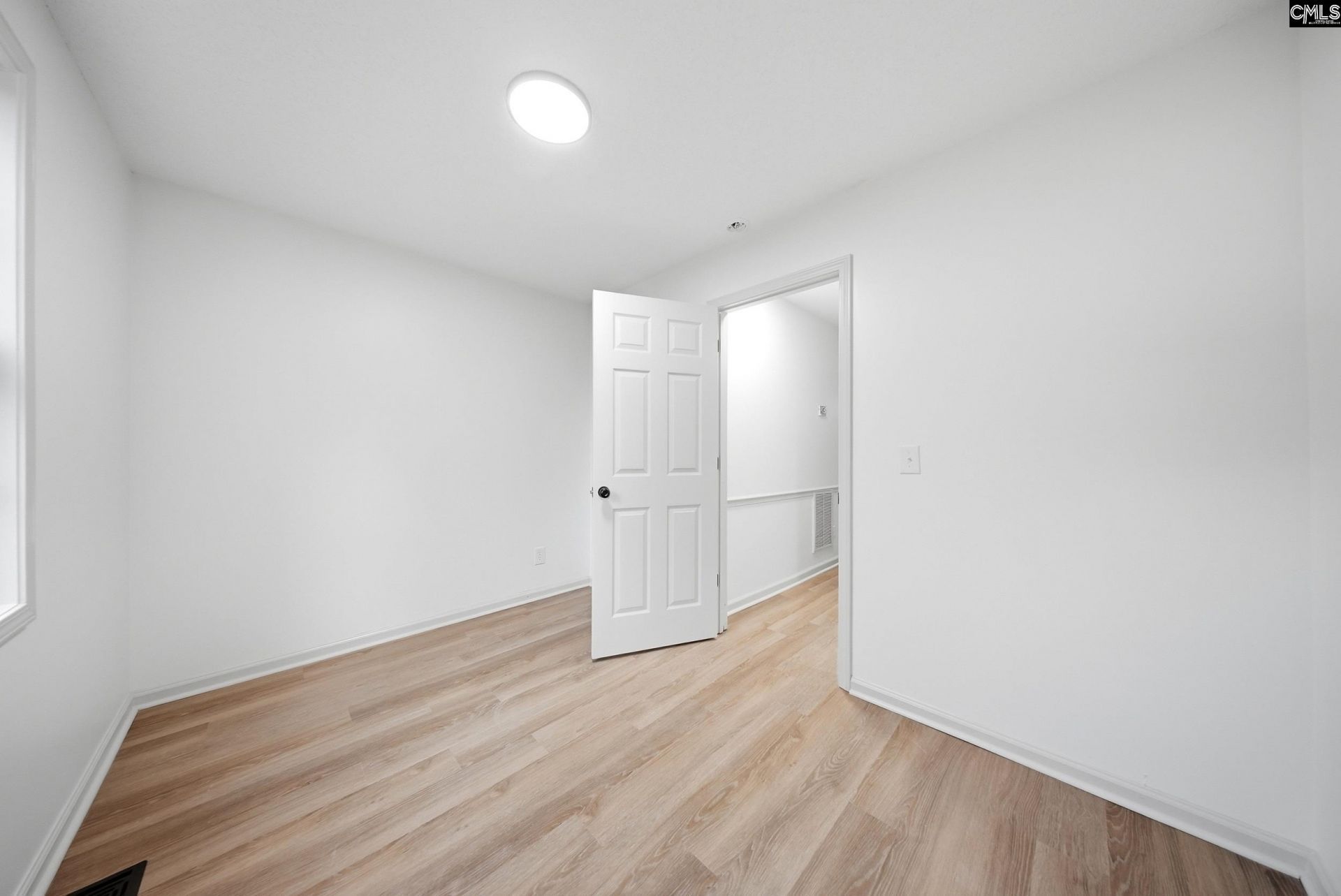 725a Cambridge Lane Photo 15