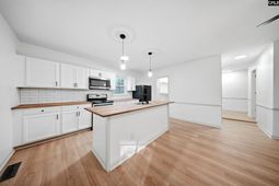 725a Cambridge Lane photo 4