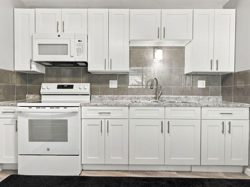 3049 Durham Drive, Columbus, OH 43207 Photo 2
