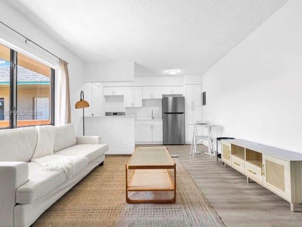 13210 Memorial Hwy, Unit 208, North Miami, FL 33161
