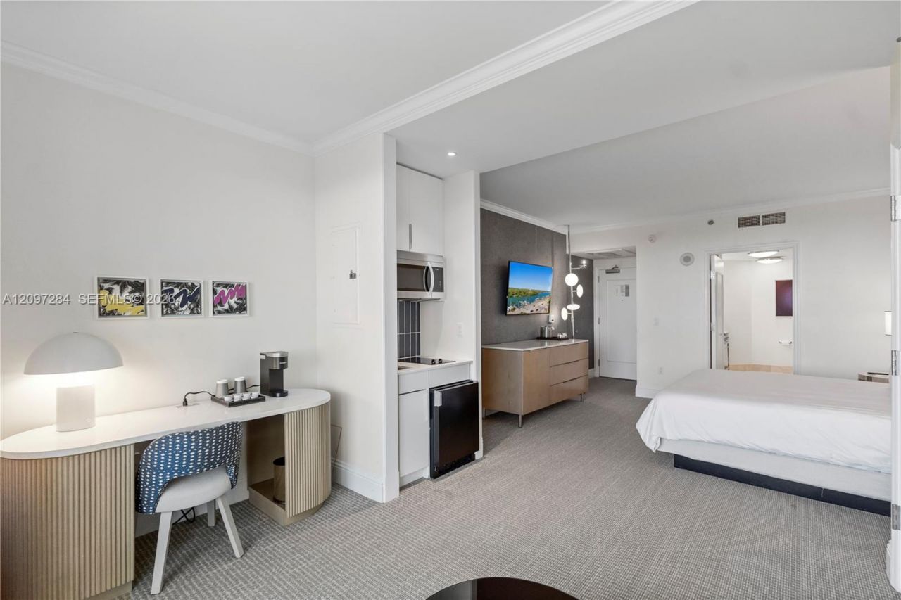4401 Collins Ave , Unit 1017, Miami Beach, FL 33140 Photo