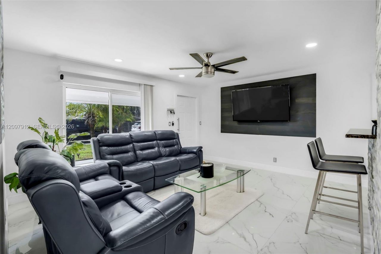 6771 Harding St , Hollywood, FL 33024 Photo