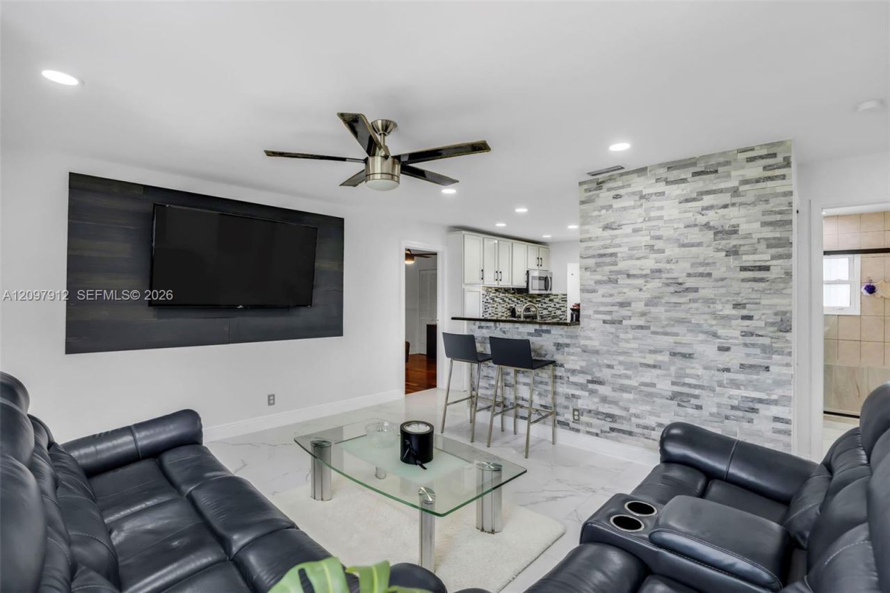 6771 Harding St , Hollywood, FL 33024 Photo